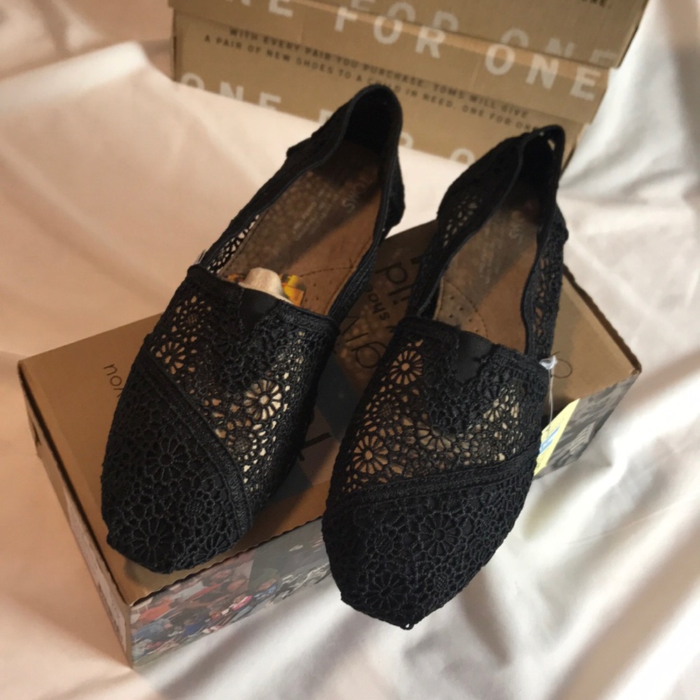 TOMS Classics Black Morocco Crochet SlipOn Size 10